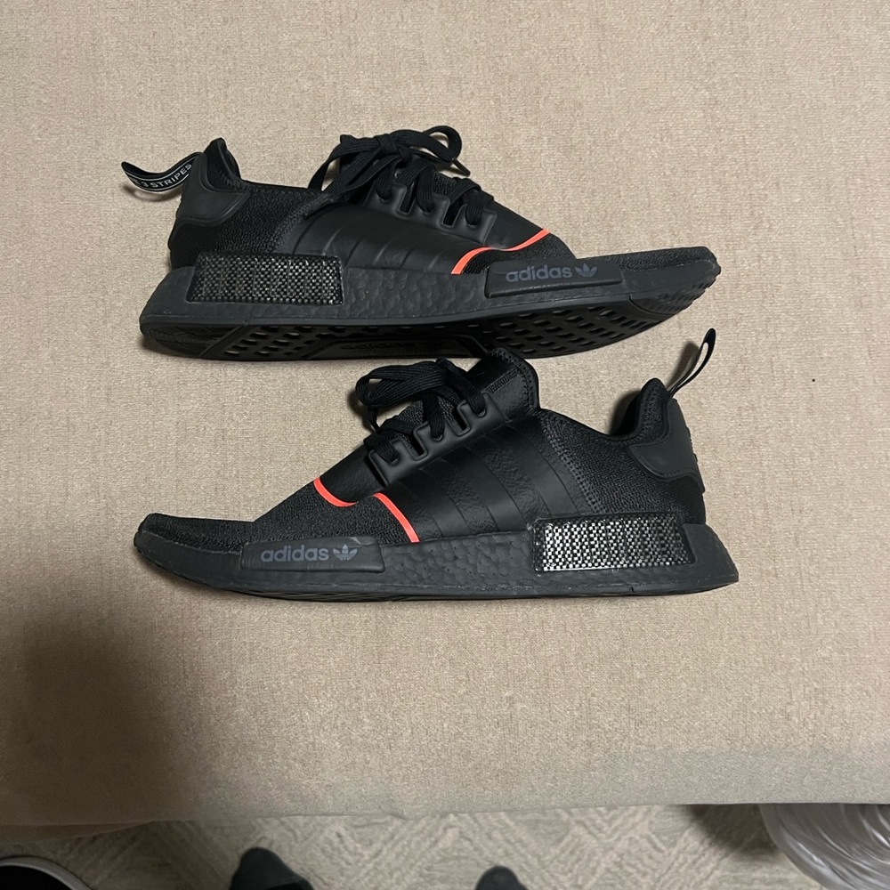 Men’s Adidas NMD R1